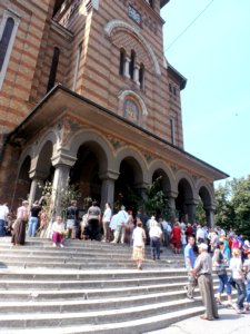 Les paroissiens se pressent  l'glise, Timisoara