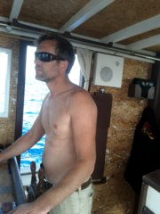 thumbs/transat-voile-Tigara-47-toujours-sous-pilote-on-ne-barre-quasi-pas.jpg