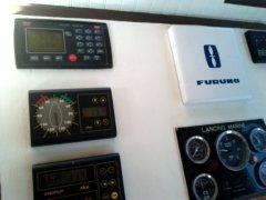 thumbs/transat-voile-Tigara-50-GPS-direction-du-vent-pilote-notre-tableau-de-bord.jpg