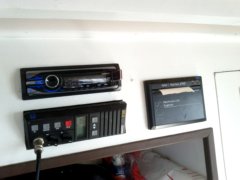 thumbs/transat-voile-Tigara-71-radio-CD-mais-contingente-cause-conso-electrique-VHF-Navtex.jpg