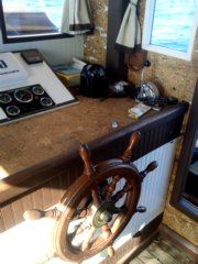 thumbs/transat-voile-Tigara-78-poste-de-pilotage.jpg