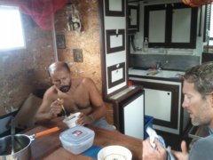 thumbs/sea-runners-A5-repas-au-salon.jpg