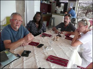 20151229_144001-Xav-Penda-Didier-Anne-au-resto-Saly