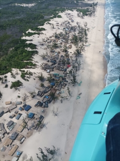 village-pecheurs-nord-Beira-gyrocopter-africa